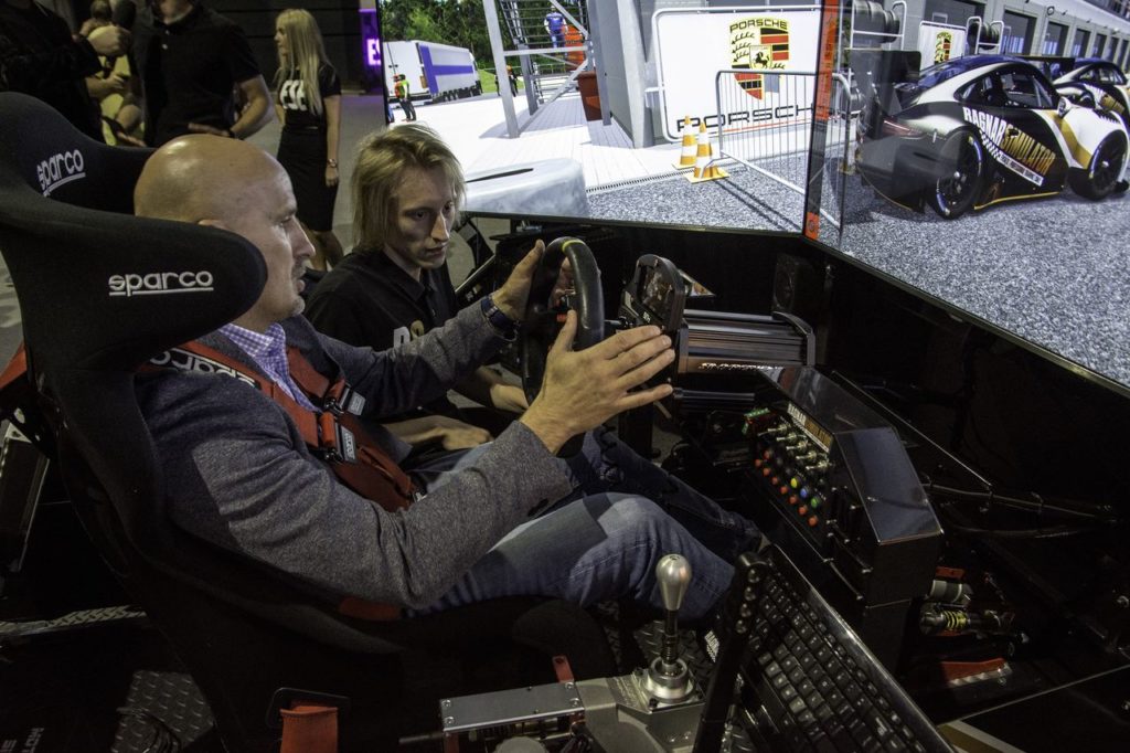 simracing wirtualne wyścigi_