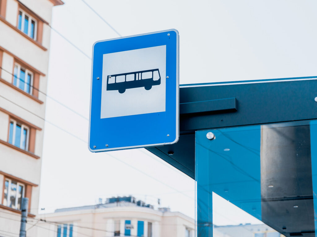 znak przystanek autobusowy