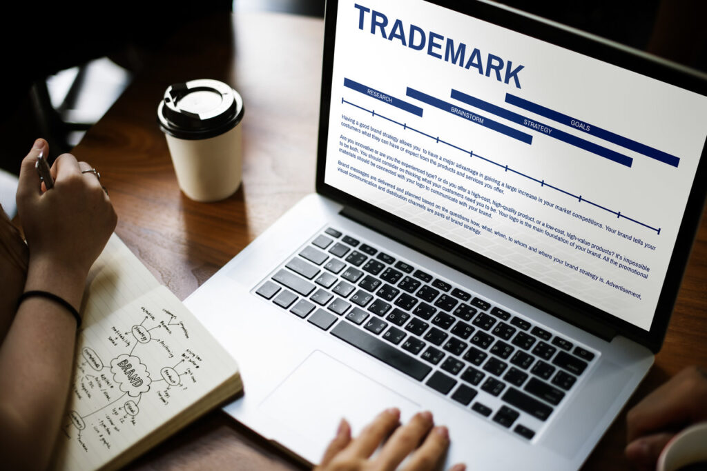 trademark znak towarowy laptop ekran