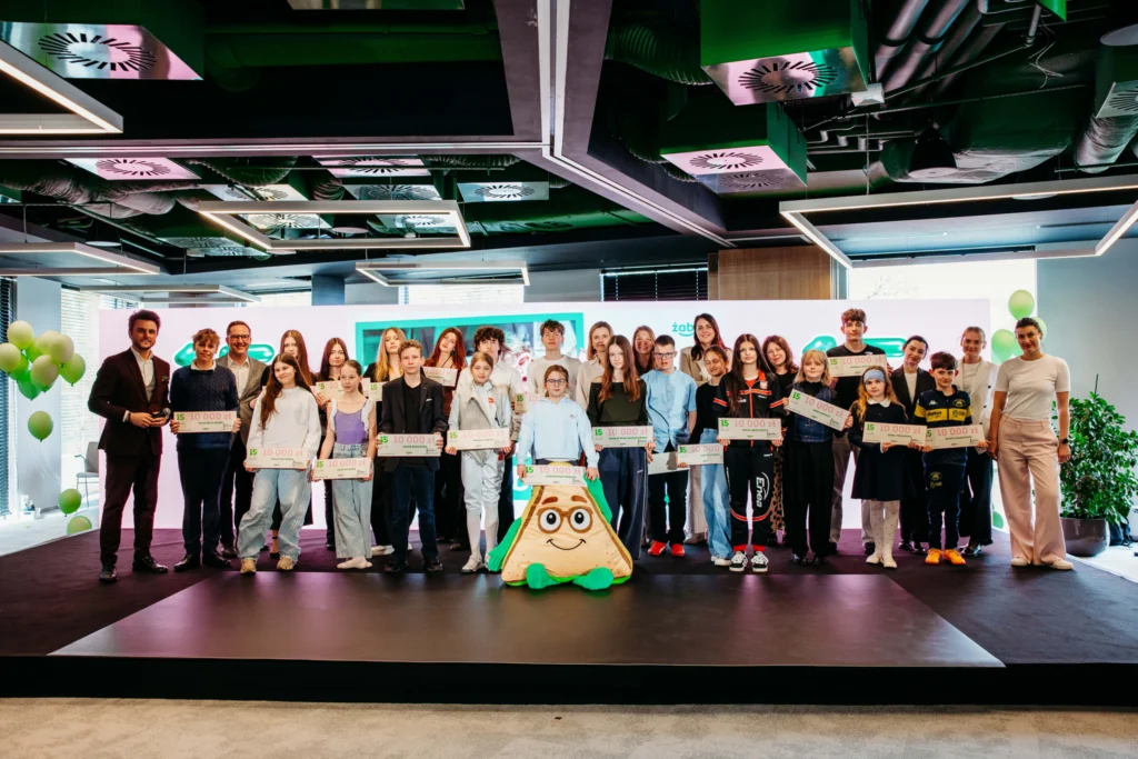 Talent, emocje i odwaga na jednej scenie. Żabka świętuje 15 lat programu stypendialnego